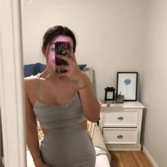 Dress - Picture 6 of 6